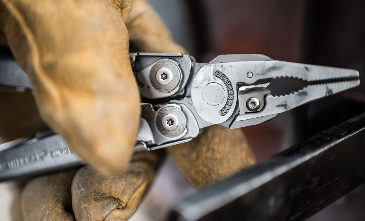 Leatherman Surge – Edelstahl-Multitool mit 21 Funktionen